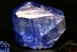 el mineral denominado zafiro da nombre a esta variedad del color azul
